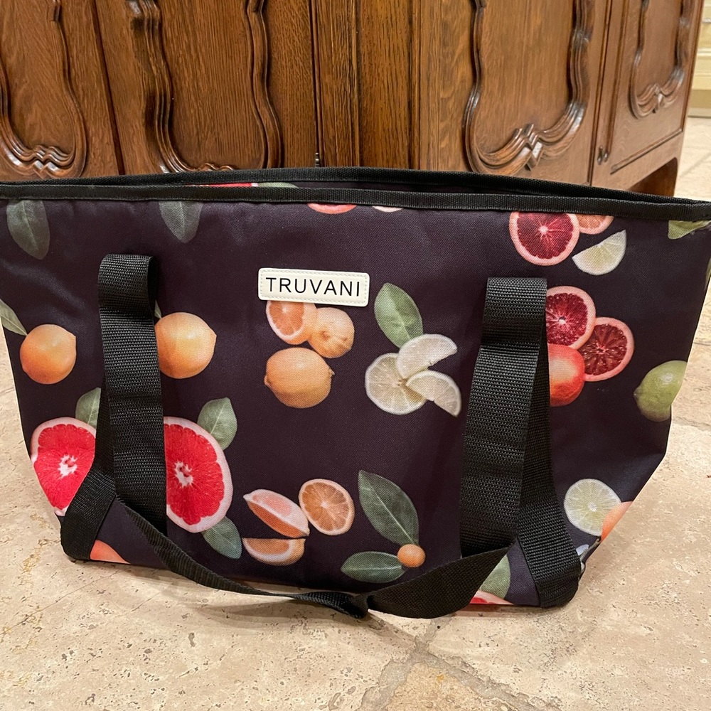Truvani 2023 PINK W/ BLACK Insulated Tote Bag - Brand New (aka The Food Babe!) - Picture 6 of 9